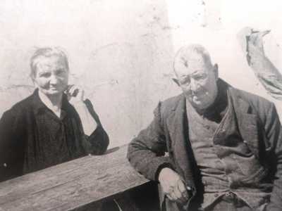 L�osteria venne aperta a fine 800 da Nicola Angiuli e da sua moglie Anna soprannominata appunto �la m�sce� perch� cos� venivano definite le persone il cui viso era stato deturpato dal vaiolo
